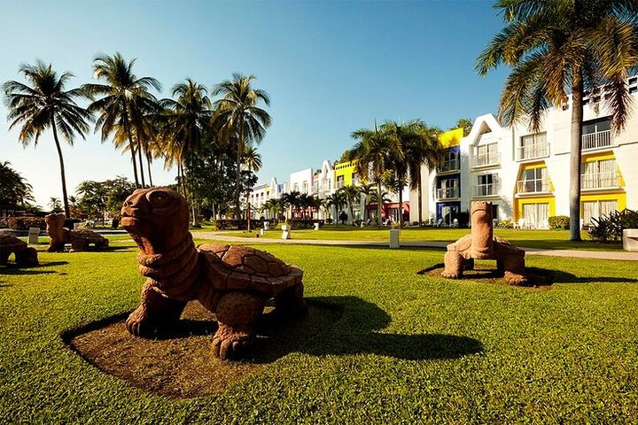 Private Arrival Transfer - El Salvador International Airport to Decameron Hotel - Photo 1 of 4